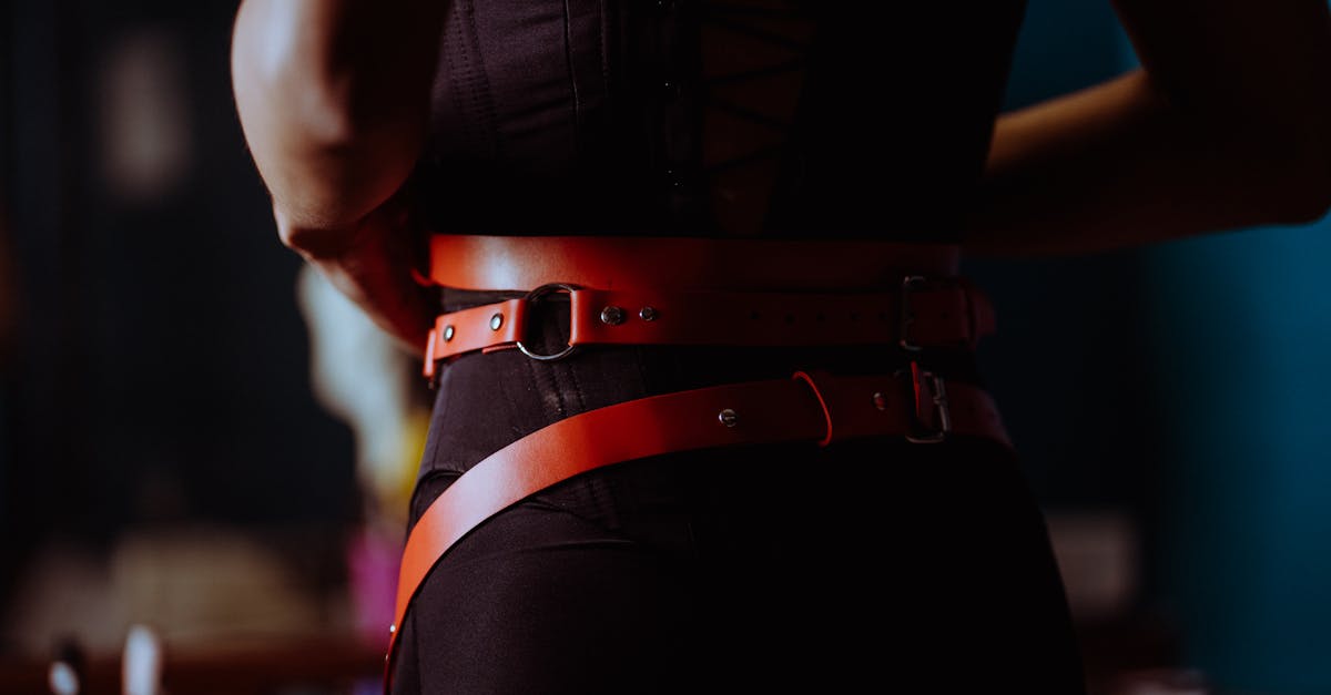 découvrez l'univers fascinant du bdsm : pratiques, philosophies et communautés. plongez dans des articles, conseils et récits pour mieux comprendre cette dynamique de pouvoir et d'échange consensuel.