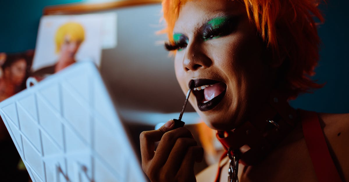 découvrez l'univers fascinant du bdsm : une exploration des relations consensuelles, des pratiques variées et des dynamiques de pouvoir. apprenez-en plus sur la sécurité, la communication et le respect dans des aventures sensuelles qui transcendent les limites traditionnelles.