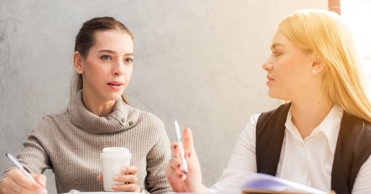 découvrez l'art de la communication, essentiel pour établir des relations solides, échanger des idées et transmettre des messages clairs. apprenez les techniques clés pour améliorer votre écoute, articuler vos pensées et interagir efficacement dans divers contextes.