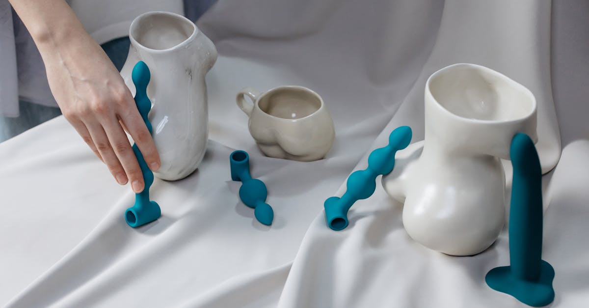 découvrez notre sélection variée de dildos, conçus pour le plaisir et l'exploration personnelle. des modèles pour tous les goûts et toutes les envies, alliant qualité et design. éveillez vos sens et laissez-vous emporter par des moments de bonheur sensoriel.