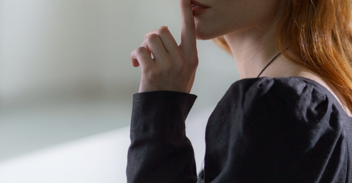 découvrez l'art de la discrétion avec nos conseils et astuces pour rester élégant et subtil dans toutes vos interactions. apprenez à naviguer dans le monde avec finesse tout en préservant votre intimité.