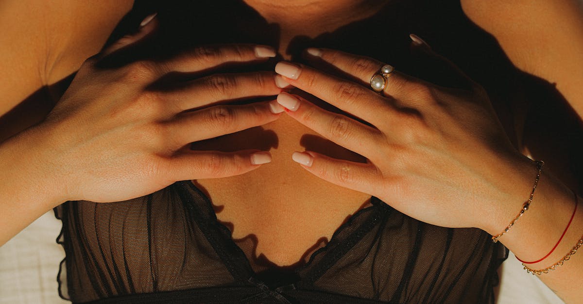 découvrez notre sélection d'accessoires de lingerie, alliant élégance et confort. que ce soit pour sublimer vos ensembles ou ajouter une touche de sophistication, nos accessoires sont conçus pour vous faire sentir belle et confiante.