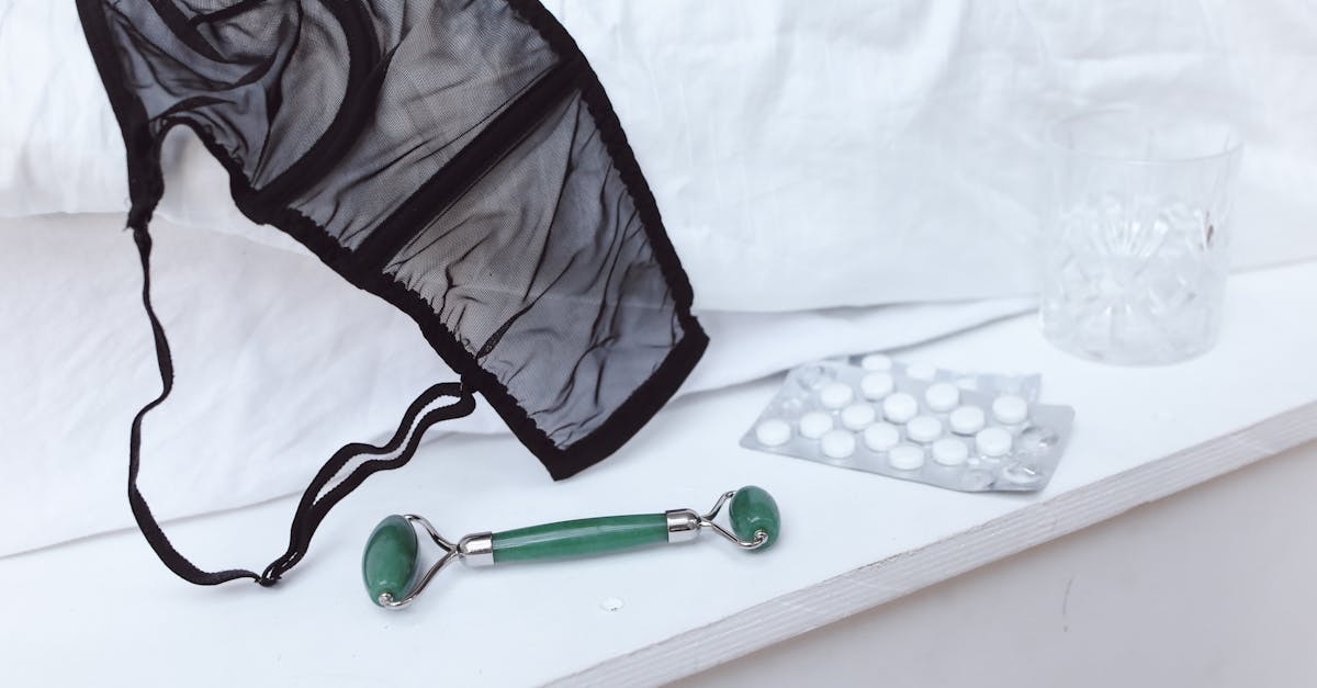 découvrez notre collection exclusive d'accessoires de lingerie, alliant confort et élégance. parfaits pour sublimer vos ensembles, ces accessoires ajouteront une touche de charme à votre garde-robe intime. explorez des options variées, des porte-jarretelles aux socquettes délicates, pour exprimer votre style unique.