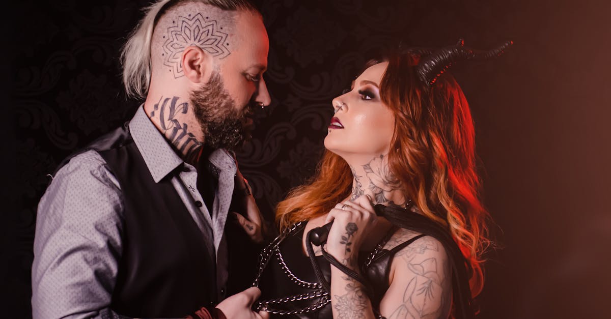 découvrez le bdsm : ses pratiques, ses règles de sécurité, et comment explorer les plaisirs de la domination et de la soumission dans le respect et le consentement mutuel.