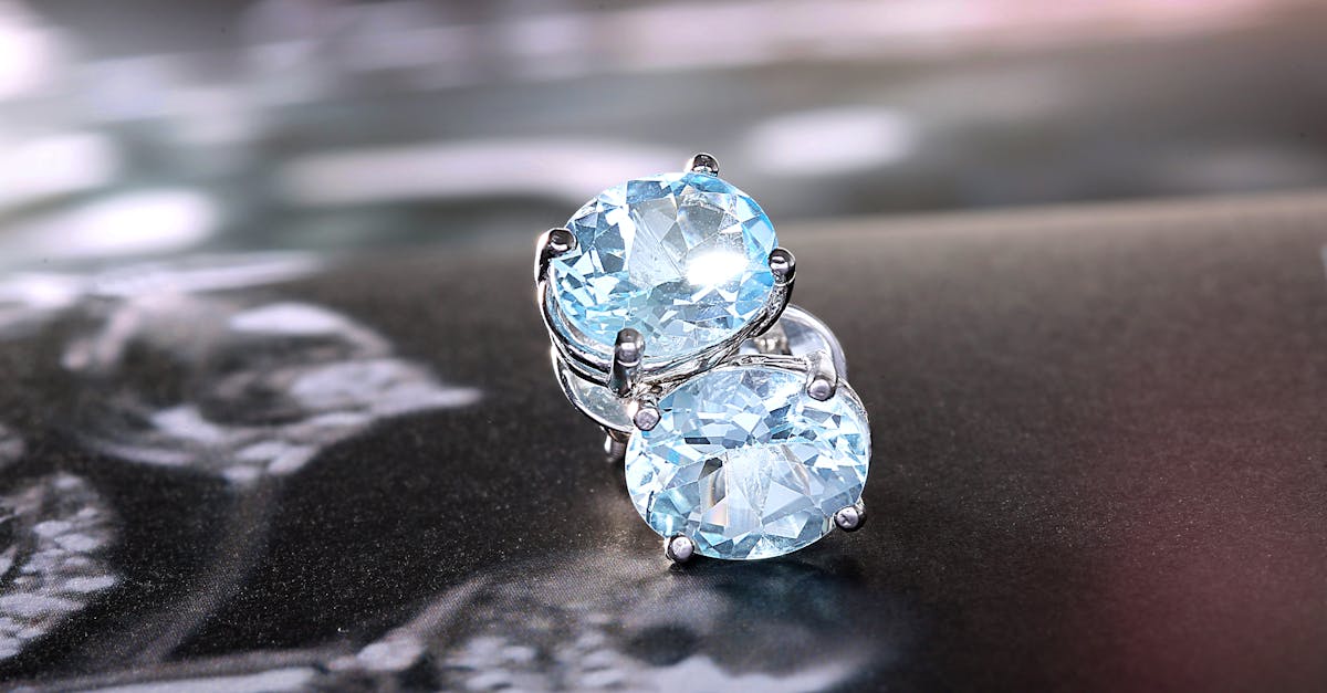 découvrez notre collection de bijoux élégants et raffinés : bagues, colliers, bracelets et boucles d’oreilles pour sublimer votre style au quotidien. trouvez le bijou parfait pour chaque occasion.