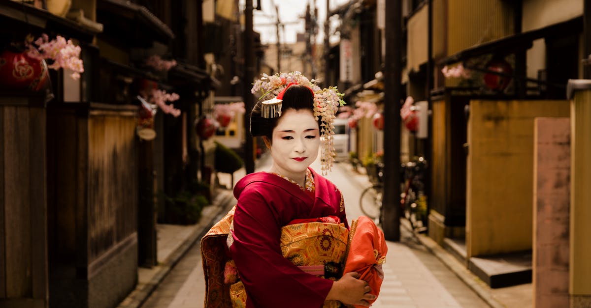 découvrez l'univers fascinant des geishas, artistes traditionnelles japonaises, symboles d'élégance et de savoir-faire ancestral. plongez dans leur histoire, leurs coutumes et leur rôle dans la culture japonaise.