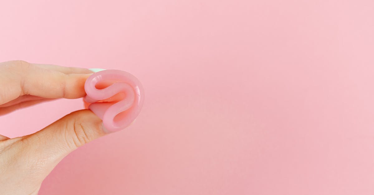 découvrez tout ce qu’il faut savoir sur l’orgasme vaginal : définition, sensations, différences avec l’orgasme clitoridien et conseils pour mieux comprendre et explorer le plaisir féminin.
